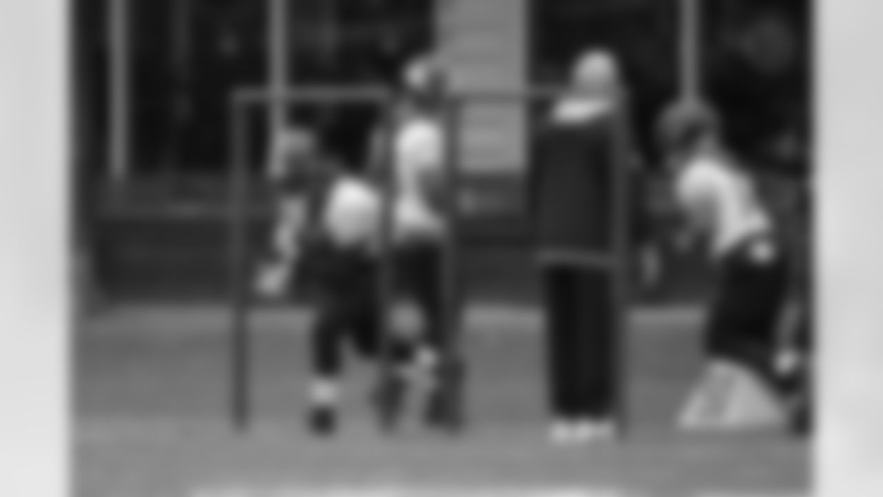 Pittsburgh Steelers running back Trey Sermon (37) during practice at the UPMC Rooney Sports Complex preparing for a Week 12 matchup against the Chicago Bears, Wednesday, Nov. 19, 2025 in Pittsburgh, PA. (Alysa Rubin / Pittsburgh Steelers)