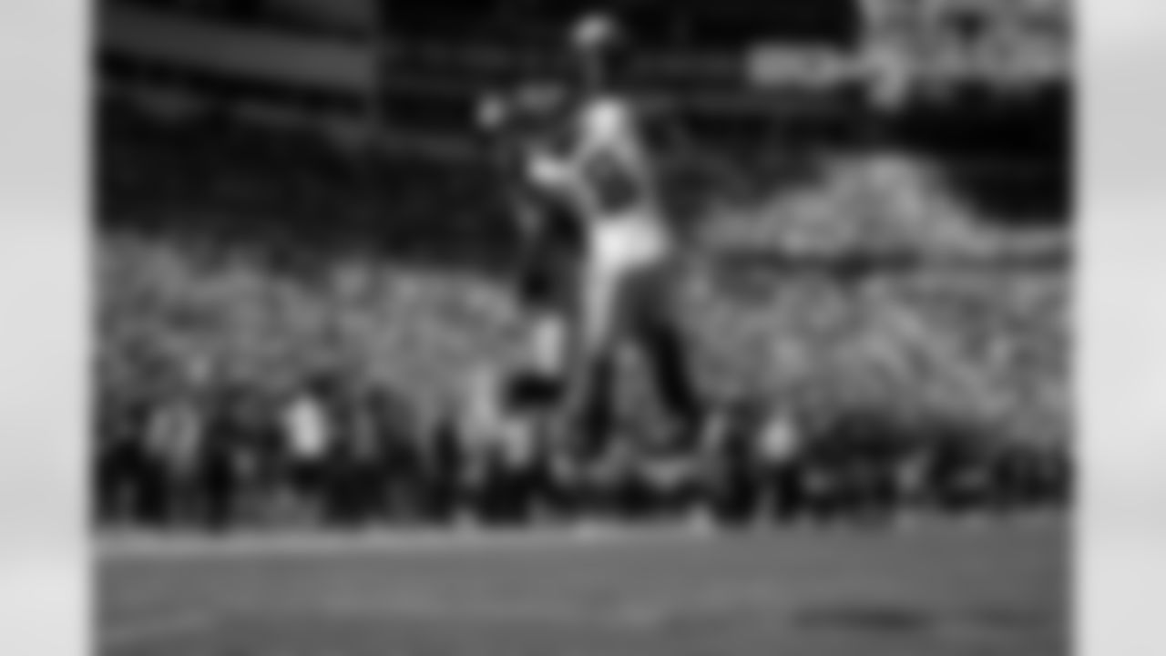 Pittsburgh Steelers wide receiver DK Metcalf (4) caches a pass for a touchdown during a regular season game against the Seattle Seahawks, Sunday, Sept. 14, 2025 in Pittsburgh, PA. The Seahawks beat the Steelers 31-17. (Alysa Rubin / Pittsburgh Steelers)