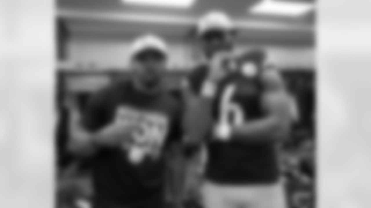 Pittsburgh Steelers running back Kenneth Gainwell (14) and Pittsburgh Steelers linebacker Patrick Queen (6) following a regular season game between the Pittsburgh Steelers and the Baltimore Ravens, Sunday, Jan. 4, 2026 in Pittsburgh, PA. The Steelers defeated the Ravens 26-24. (Karl Roser / Pittsburgh Steelers)