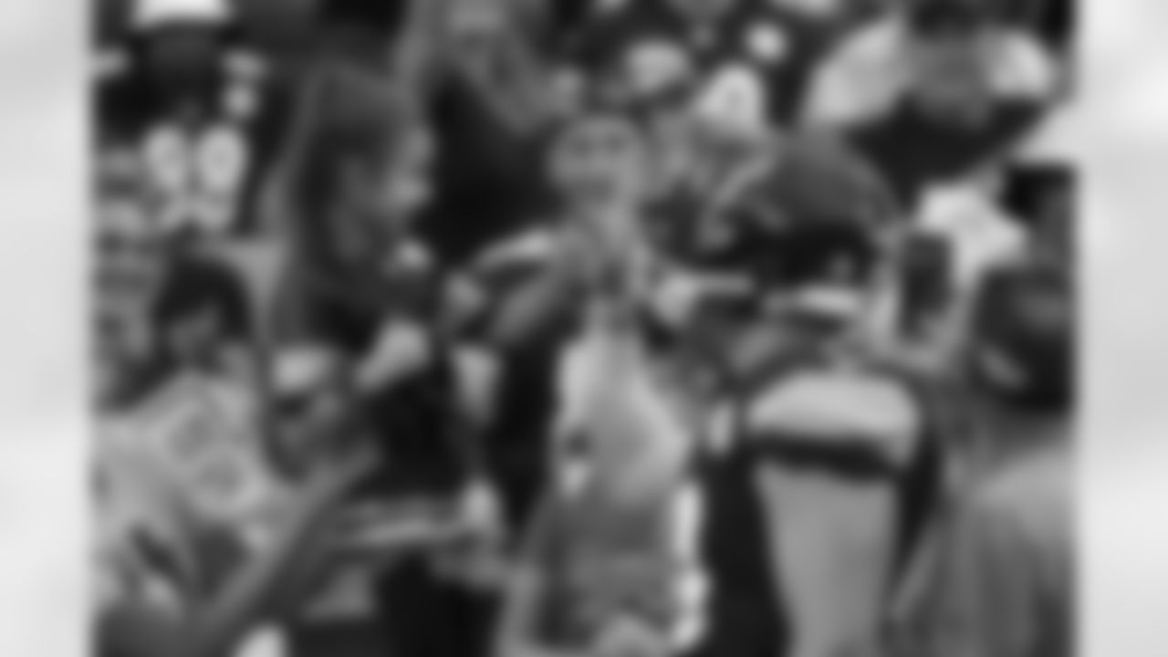 Pittsburgh Steelers linebacker T.J. Watt (90) with fans during a preseason game between the Pittsburgh Steelers and the Buffalo Bills, Saturday, Aug. 17, 2024 in Pittsburgh, PA. (Jon Willey / Pittsburgh Steelers)
