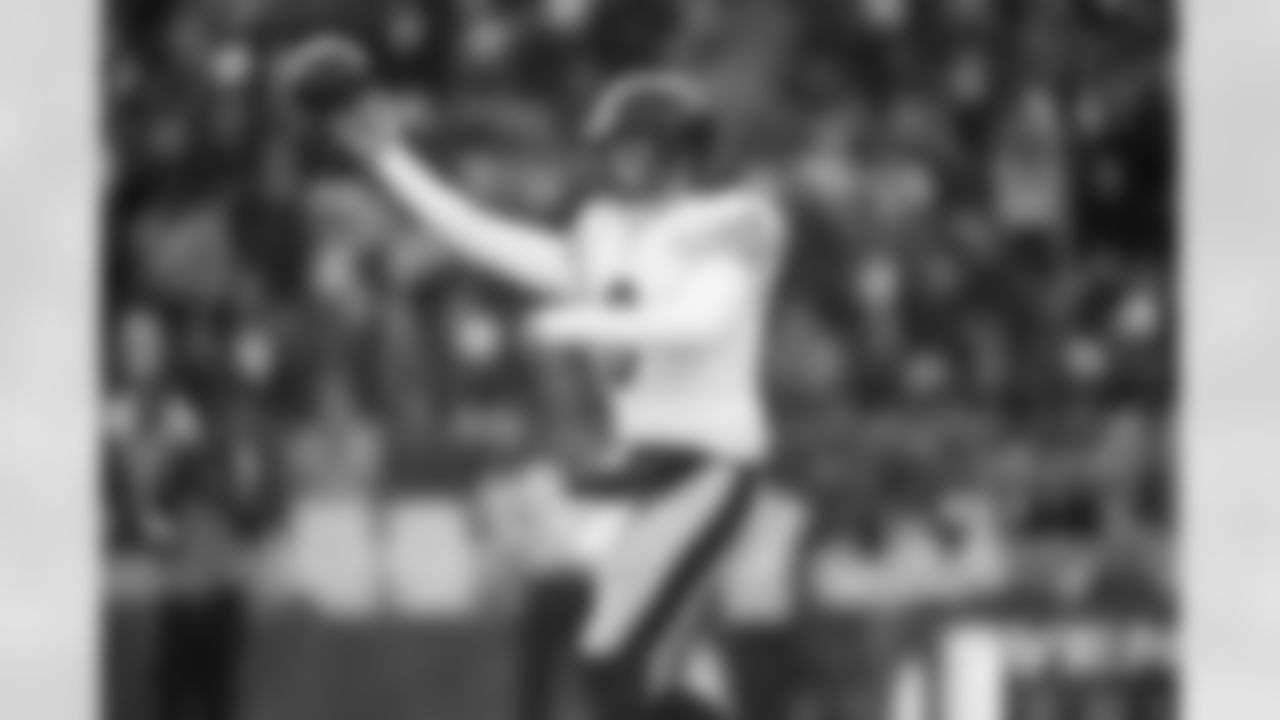 Pittsburgh Steelers quarterback Aaron Rodgers (8) throws the ball during a regular season game against the Baltimore Ravens, Sunday, Dec. 7, 2025 in Baltimore, MD. The Steelers defeated the Ravens 27-22. (Alysa Rubin / Pittsburgh Steelers)