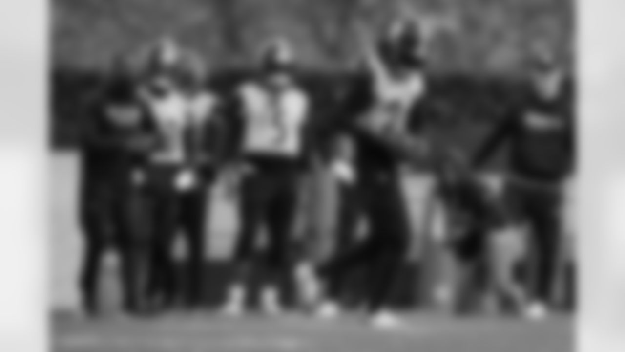Pittsburgh Steelers cornerback Joey Porter Jr. (24) during practice at the UPMC Rooney Sports Complex preparing for a Week 10 matchup against the Los Angeles Chargers, Friday, Nov. 7, 2025 in Pittsburgh, PA. (Alysa Rubin / Pittsburgh Steelers)