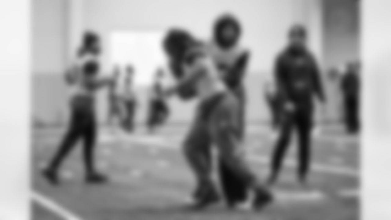 Pittsburgh Steelers cornerback Asante Samuel Jr. (22) and Pittsburgh Steelers cornerback Jalen Ramsey (5) during practice at the UPMC Rooney Sports Complex preparing for a Week 15 matchup against the Miami Dolphins, Thursday, Dec. 11, 2025 in Pittsburgh, PA. (Alysa Rubin / Pittsburgh Steelers)