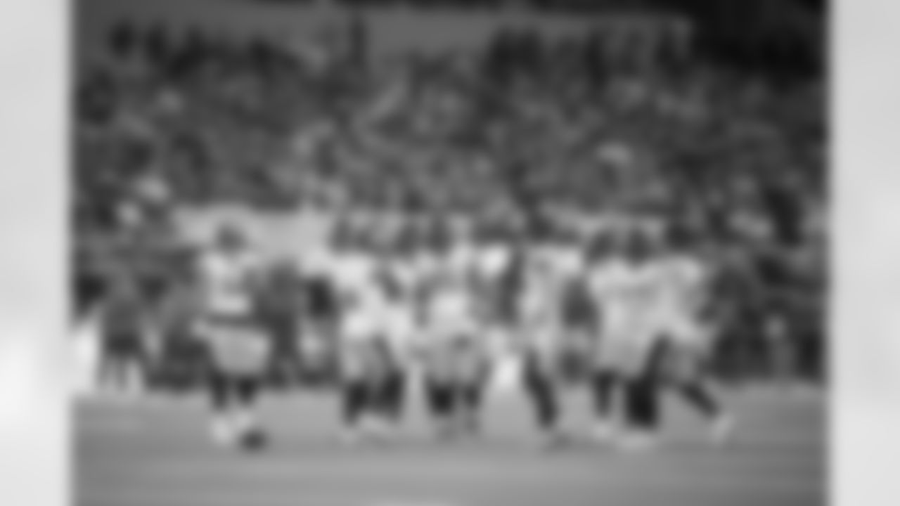 The Pittsburgh Steelers defense during a regular season game between the Pittsburgh Steelers and the Los Angeles Chargers, Sunday, Nov. 9, 2025 in Inglewood, CA. The Chargers beat the Steelers 25-10. (Karl Roser / Pittsburgh Steelers)