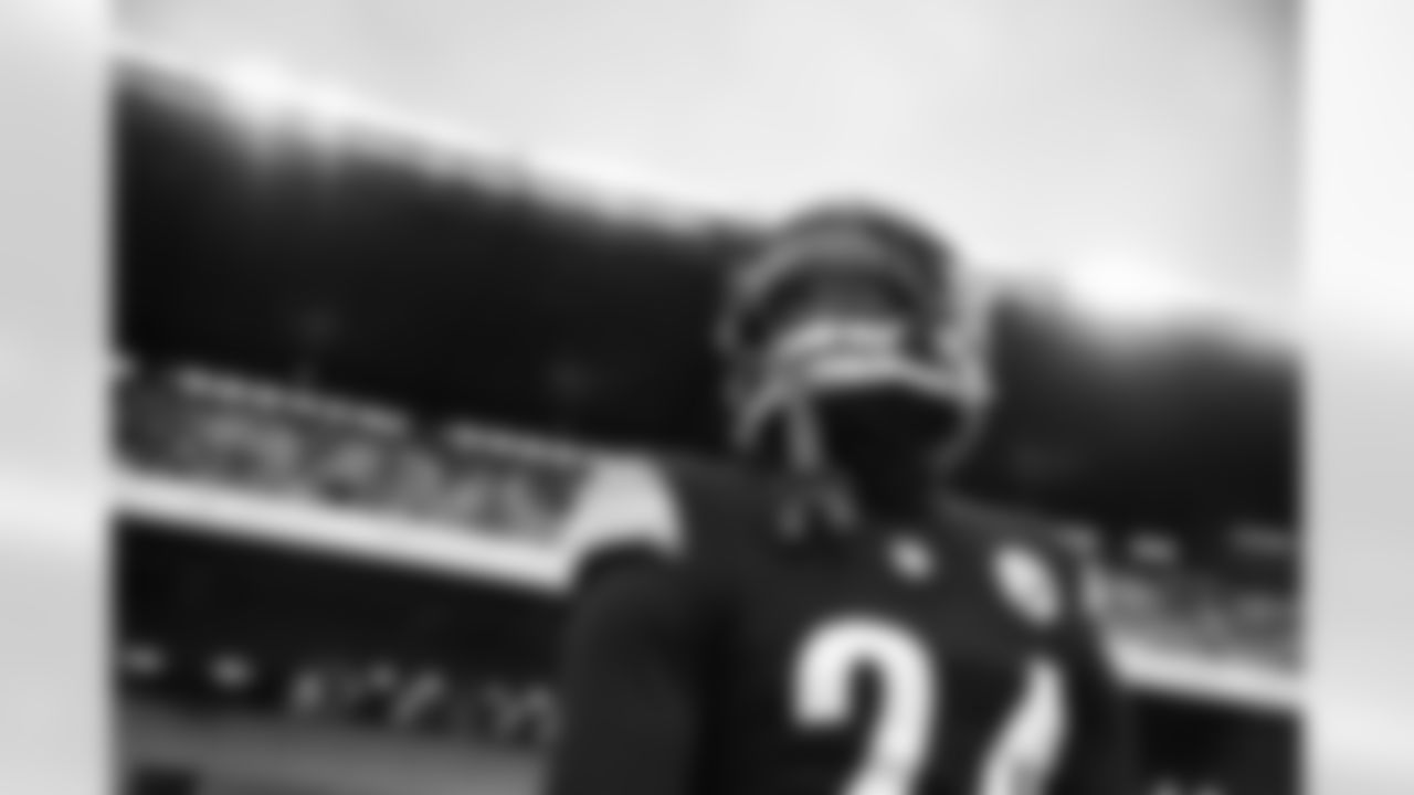 Pittsburgh Steelers cornerback Joey Porter Jr. (24) during a regular season game between the Pittsburgh Steelers and the Buffalo Bills, Sunday, Nov. 30, 2025 in Pittsburgh, PA.  (Arron Anastasia / Pittsburgh Steelers)