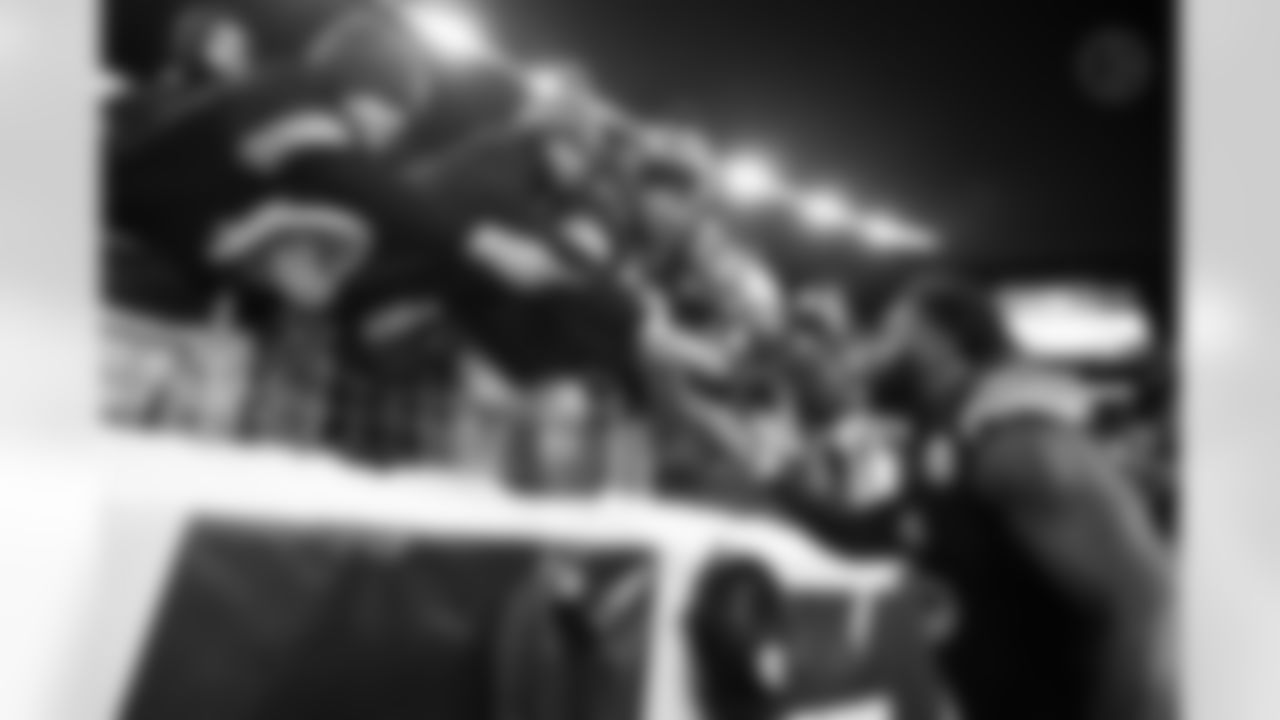 Pittsburgh Steelers linebacker Patrick Queen (6) during a regular season game between the Pittsburgh Steelers and the Miami Dolphins, Monday, Dec. 15, 2025 in Pittsburgh, PA. (Alysa Rubin / Pittsburgh Steelers)