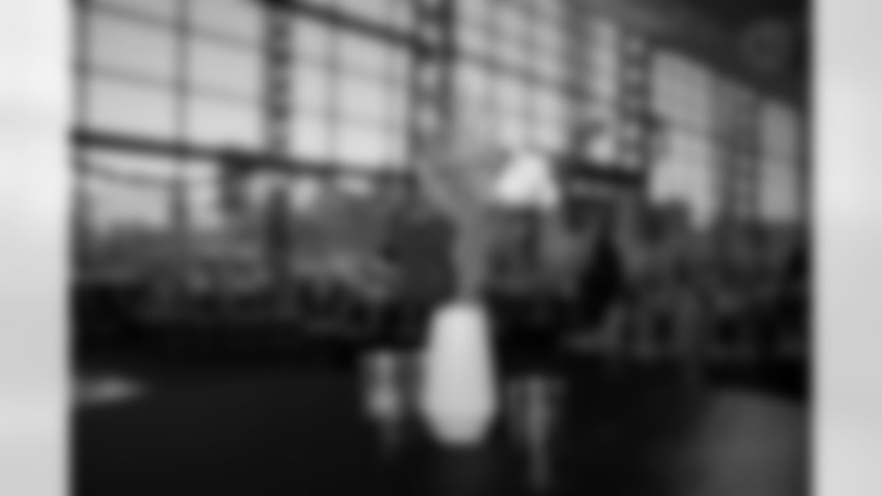 The Pittsburgh Steelers celebrate the 2025 Hall of Honor Class during the Hall of Honor Dinner Ceremony presented by U.S. Steel on Sunday, Dec. 14, 2025 in Pittsburgh, PA. (Alysa Rubin / Pittsburgh Steelers)