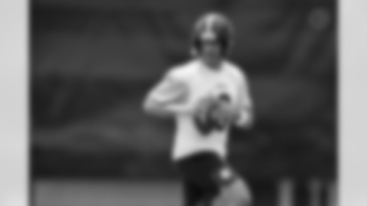 Pittsburgh Steelers quarterback Aaron Rodgers (8) practices at the UPMC Rooney Sports Complex during the 2025 minicamp, Tuesday June 10, 2025. (Karl Roser / Pittsburgh Steelers)