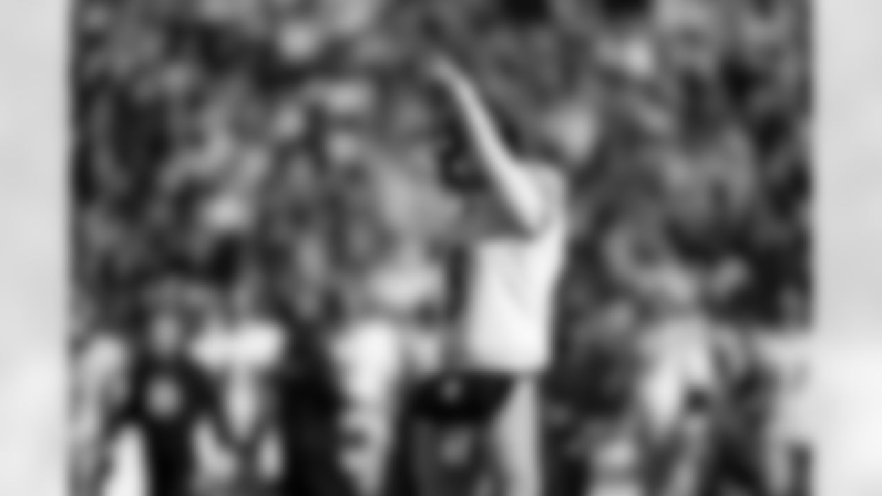 Pittsburgh Steelers quarterback Aaron Rodgers (8) points signaling a first down during a regular season game between the Pittsburgh Steelers and the Baltimore Ravens, Sunday, Dec. 7, 2025 in Baltimore, MD. The Steelers defeated the Ravens 27-22. (Karl Roser / Pittsburgh Steelers)