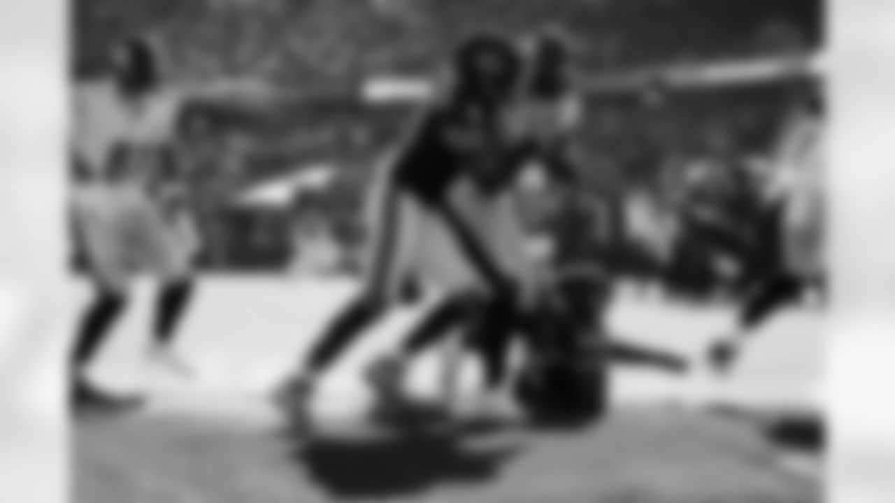 Pittsburgh Steelers wide receiver DK Metcalf (4) runs for a touchdown during a regular season game against the Chicago Bears, Sunday, Nov. 23, 2025 in Chicago, IL. The Bears beat the Steelers 31-28. (Alysa Rubin / Pittsburgh Steelers)