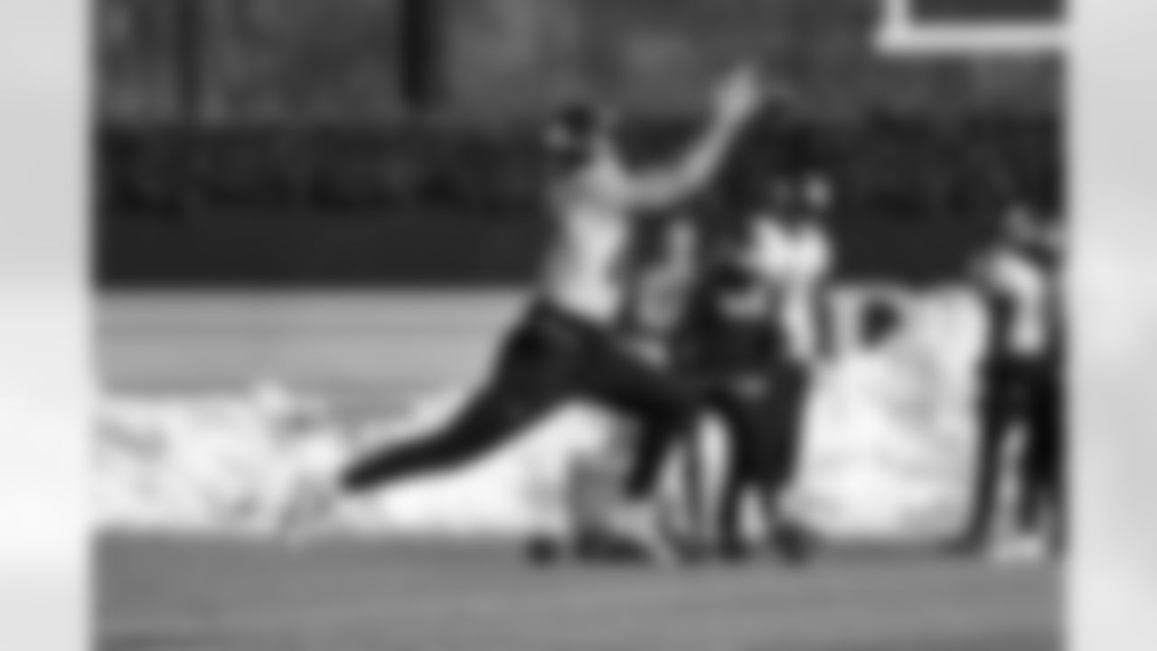 Pittsburgh Steelers tight end Matt Sokol (87) during practice at the UPMC Rooney Sports Complex preparing for a Week 16 matchup against the Detroit Lions, Thursday, Dec. 18, 2025 in Pittsburgh, PA. (Karl Roser / Pittsburgh Steelers)