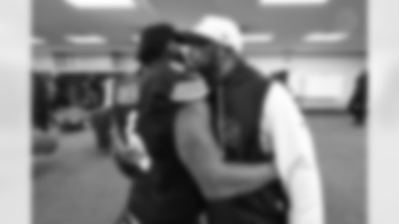 Pittsburgh Steelers linebacker Patrick Queen (6) and Pittsburgh Steelers head coach Mike Tomlin during a regular season game between the Pittsburgh Steelers and the Baltimore Ravens, Sunday, Jan. 4, 2026 in Pittsburgh, PA. (Karl Roser / Pittsburgh Steelers)