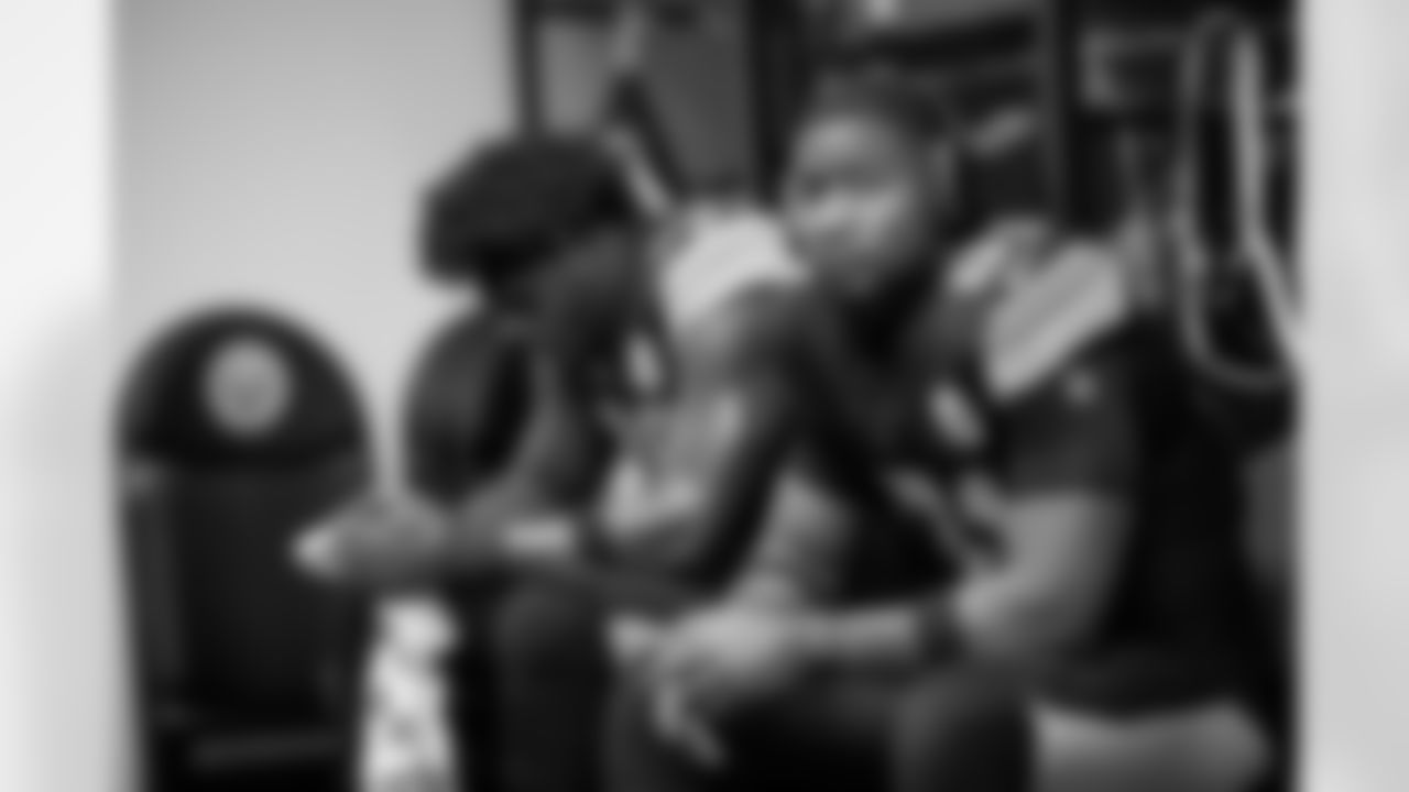 Pittsburgh Steelers tight end Jonnu Smith (81) prior to a regular season game between the Pittsburgh Steelers and the Miami Dolphins, Monday, Dec. 15, 2025 in Pittsburgh, PA. The Steelers defeated the Dolphins 28-15. (Karl Roser / Pittsburgh Steelers)