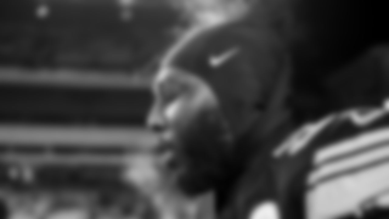 Pittsburgh Steelers defensive tackle Esezi Otomewo (93) during a regular season game between the Pittsburgh Steelers and the Miami Dolphins, Monday, Dec. 15, 2025 in Pittsburgh, PA. (Alysa Rubin / Pittsburgh Steelers)