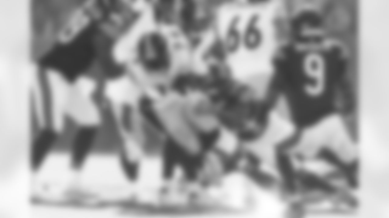 Pittsburgh Steelers running back Kenneth Gainwell (14) during a regular season game between the Pittsburgh Steelers and the Chicago Bears, Sunday, Nov. 23, 2025 in Chicago, IL. (Nick Smith / Pittsburgh Steelers)