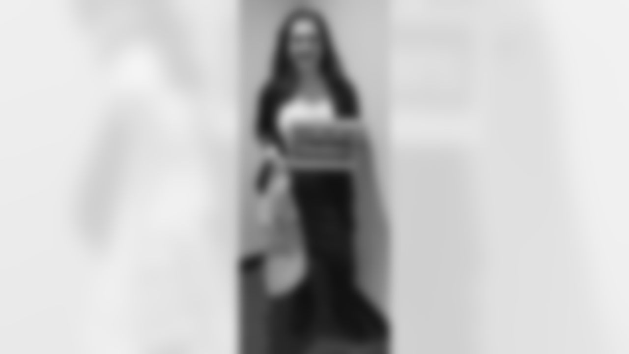 SNUTraditions_HereWeGoSigns_Jan112024453PM_Montemurro_Elisa_97494590_111243.jpg_97494590_111243