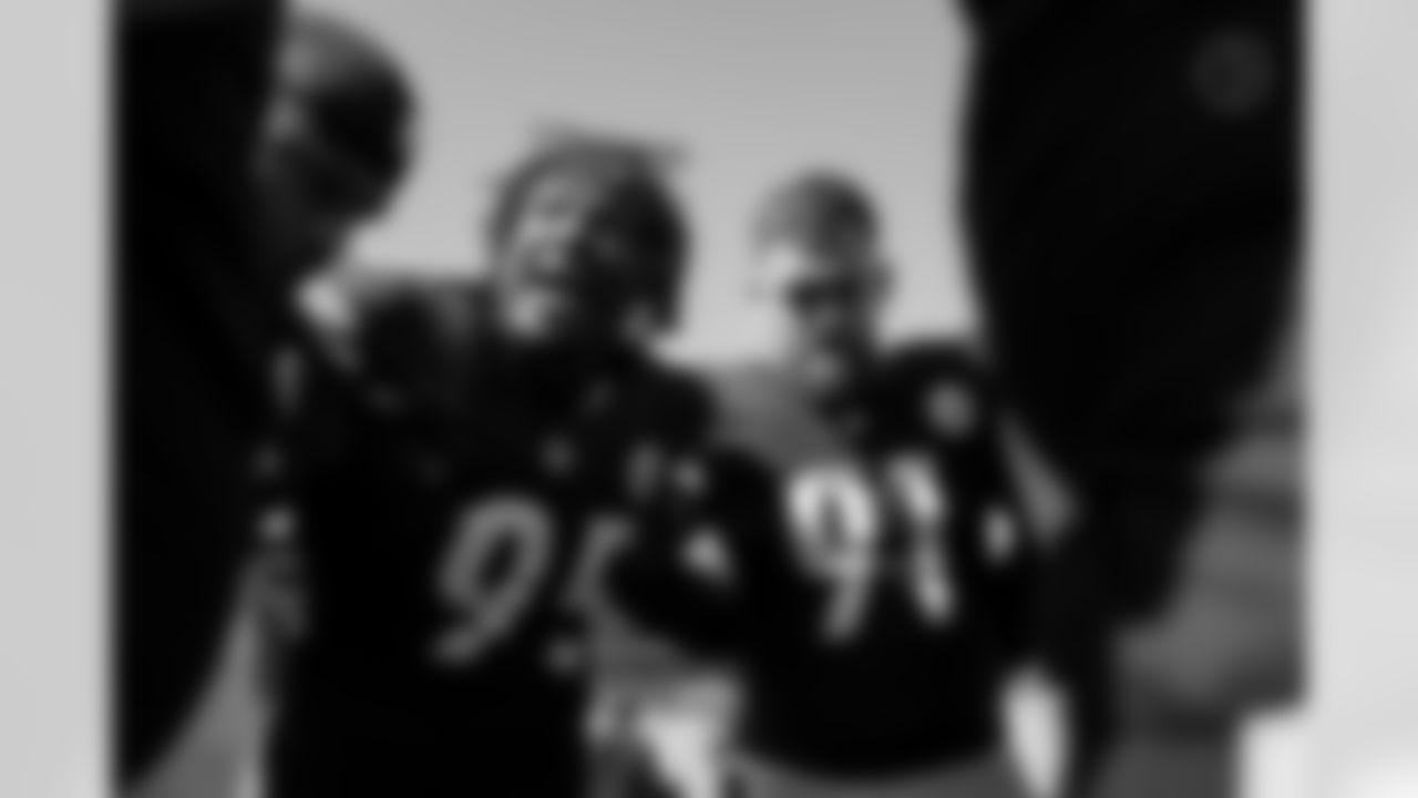 Pittsburgh Steelers defensive tackle Keeanu Benton (95) leads a huddle prior to a regular season game against the Seattle Seahawks, Sunday, Sept. 14, 2025 in Pittsburgh, PA. The Seahawks beat the Steelers 31-17. (Alysa Rubin / Pittsburgh Steelers)