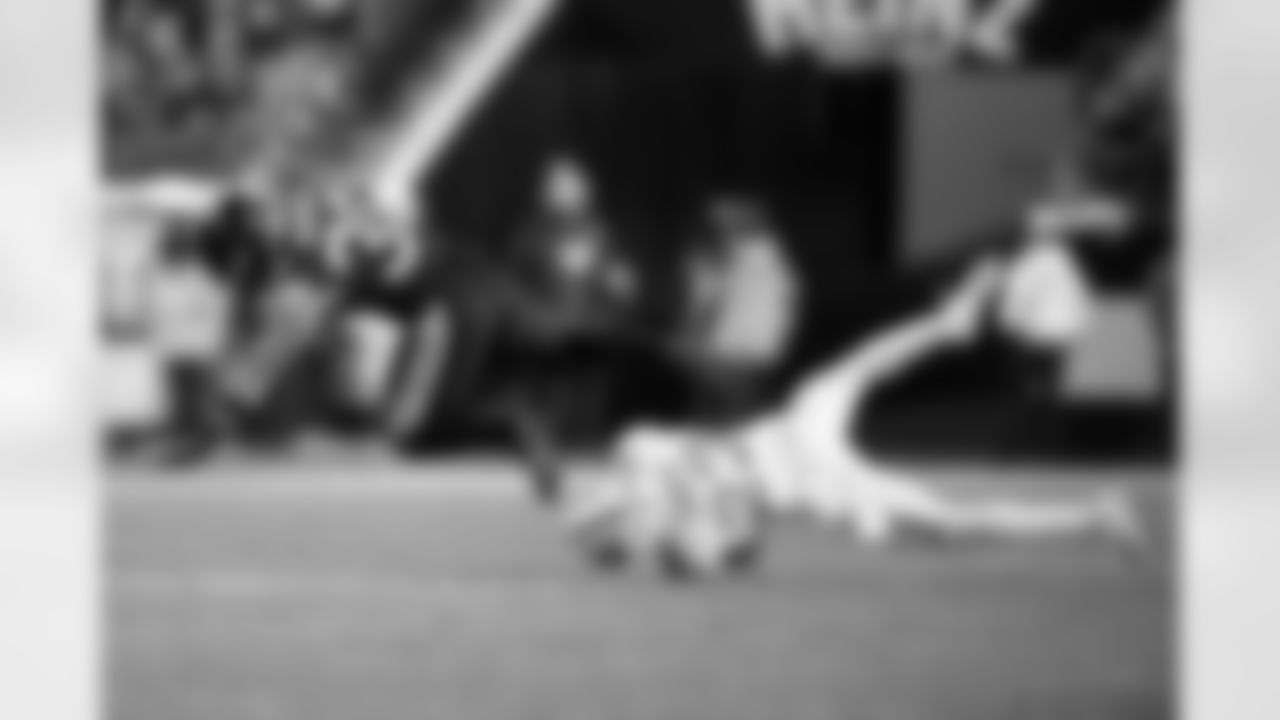 Pittsburgh Steelers running back Jaylen Warren (30) during a regular season game between the Pittsburgh Steelers and the Miami Dolphins, Monday, Dec. 15, 2025 in Pittsburgh, PA. The Steelers defeated the Dolphins 28-15. (Karl Roser / Pittsburgh Steelers)