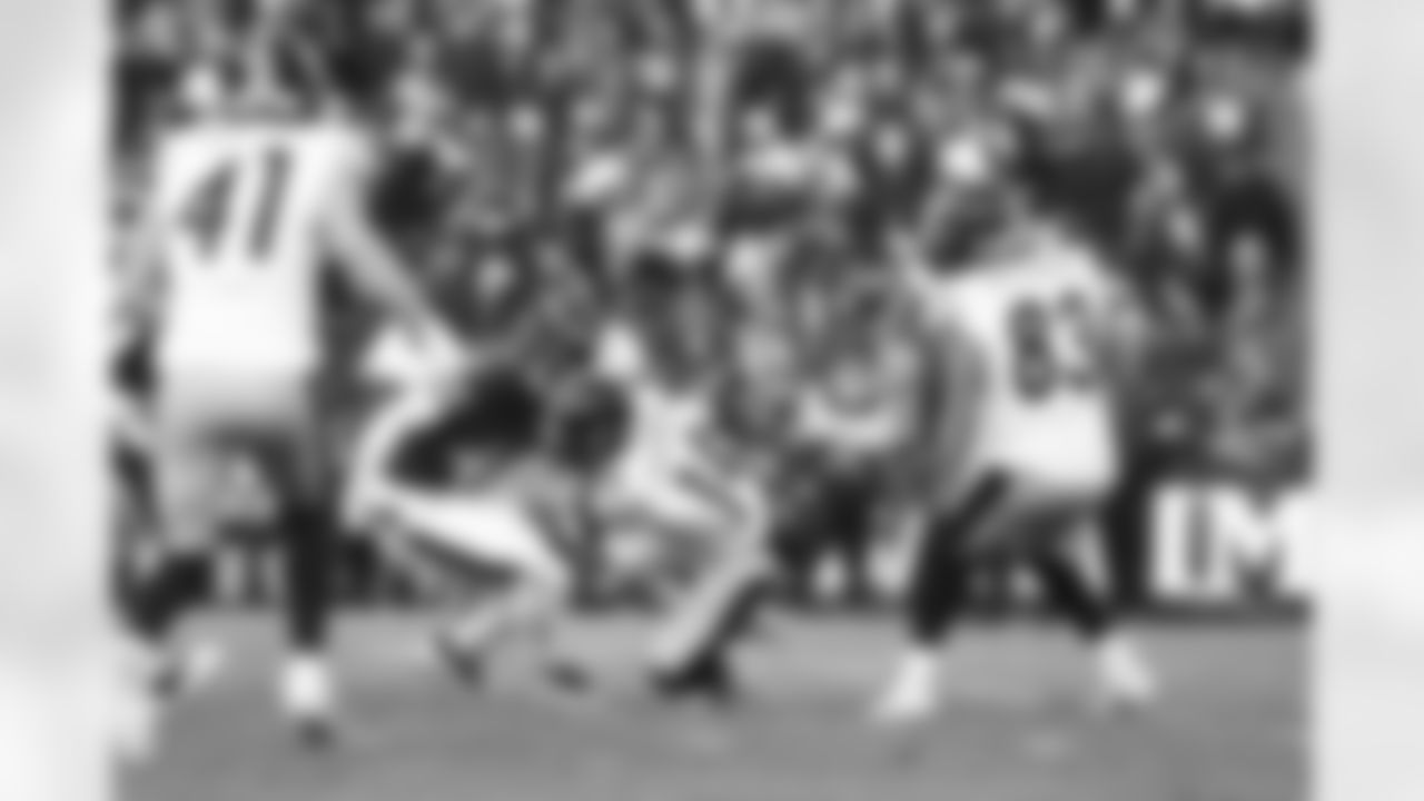 Pittsburgh Steelers linebacker Payton Wilson (41), Pittsburgh Steelers running back Kenneth Gainwell (14) and Pittsburgh Steelers tight end/fullback Connor Heyward (83) during a regular season game between the Pittsburgh Steelers and the Baltimore Ravens, Sunday, Dec. 7, 2025 in Baltimore, MD. (Jared Wickerham / Pittsburgh Steelers)