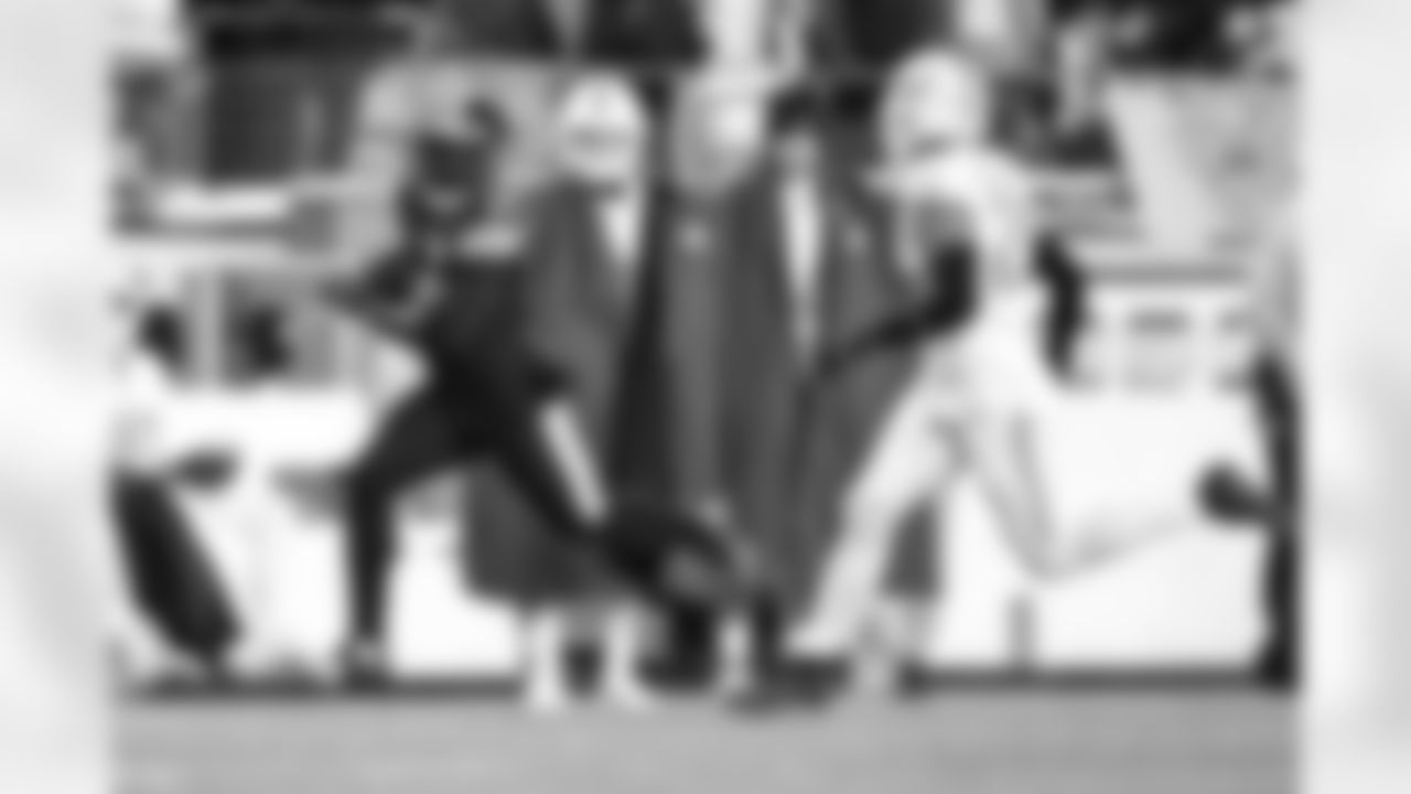 Pittsburgh Steelers running back Kenneth Gainwell (14) during a regular season game between the Pittsburgh Steelers and the Miami Dolphins, Monday, Dec. 15, 2025 in Pittsburgh, PA. (Karl Roser / Pittsburgh Steelers)