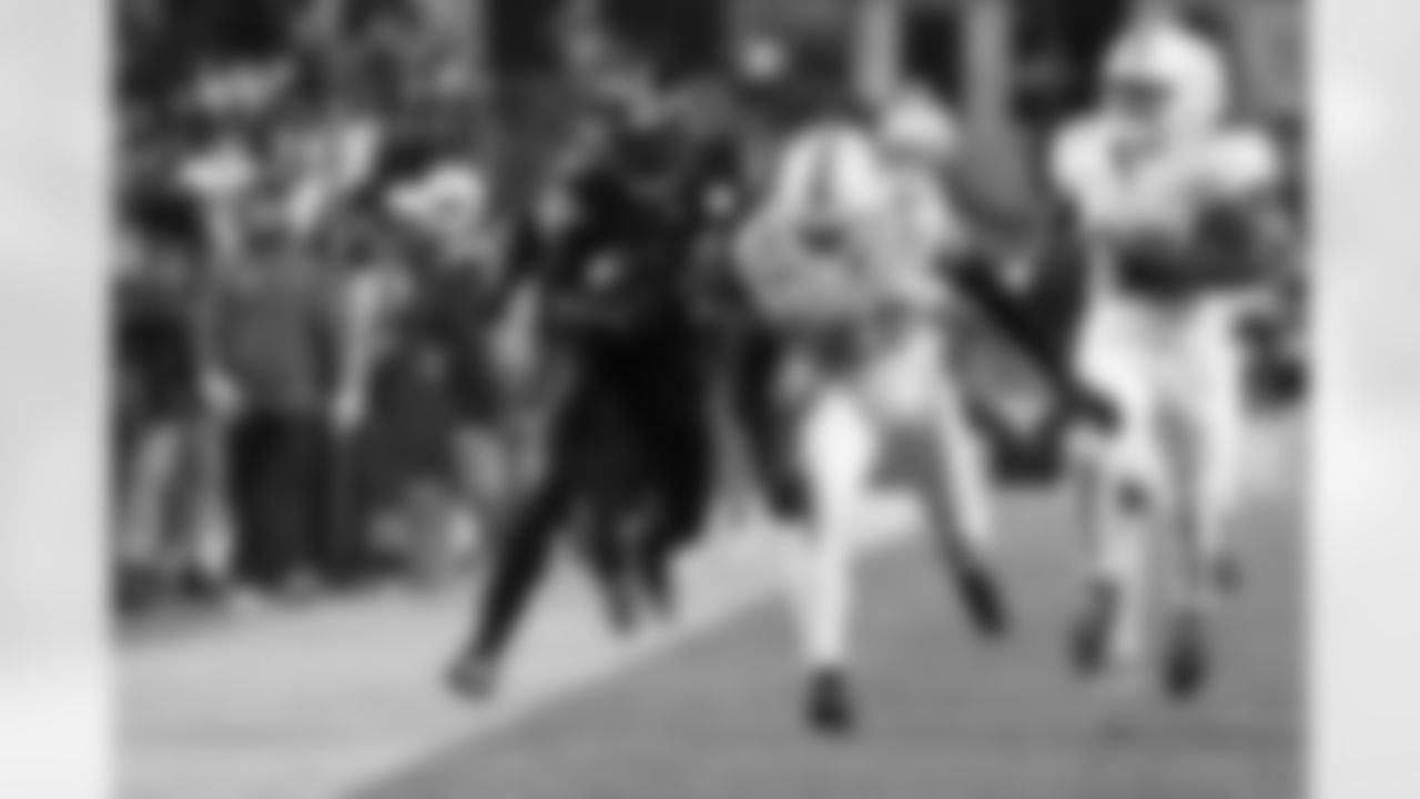 Pittsburgh Steelers running back Kenneth Gainwell (14) during a regular season game between the Pittsburgh Steelers and the Miami Dolphins, Monday, Dec. 15, 2025 in Pittsburgh, PA. (Jared Wickerham / Pittsburgh Steelers)