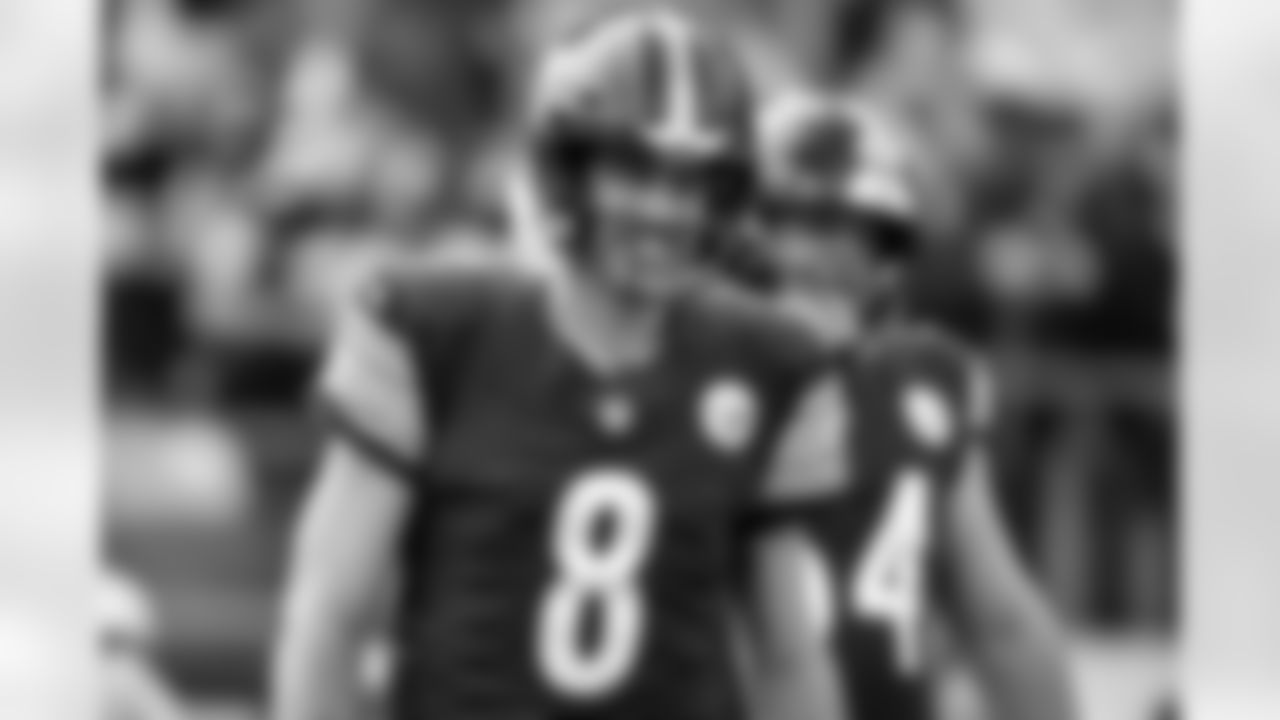 Pittsburgh Steelers quarterback Aaron Rodgers (8) during a regular season game between the Pittsburgh Steelers and the Indianapolis Colts, Sunday, Nov. 2, 2025 in Pittsburgh, PA. The Steelers defeated the Colts 27-20. (Karl Roser / Pittsburgh Steelers)