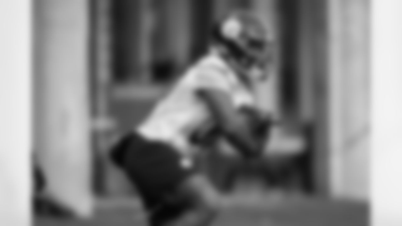 Pittsburgh Steelers running back Jaylen Warren (30) during practice at the UPMC Rooney Sports Complex preparing for a Week 11 matchup against the Cincinnati Bengals, Wednesday, Nov. 12, 2025 in Pittsburgh, PA. (Alysa Rubin / Pittsburgh Steelers)