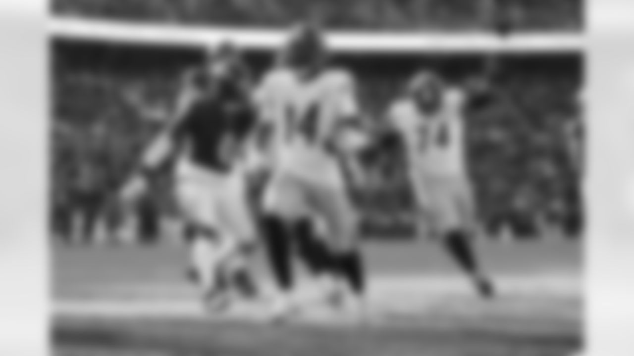 Pittsburgh Steelers running back Kenneth Gainwell (14) during a regular season game between the Pittsburgh Steelers and the Baltimore Ravens, Sunday, Dec. 7, 2025 in Baltimore, MD. (Alysa Rubin / Pittsburgh Steelers)