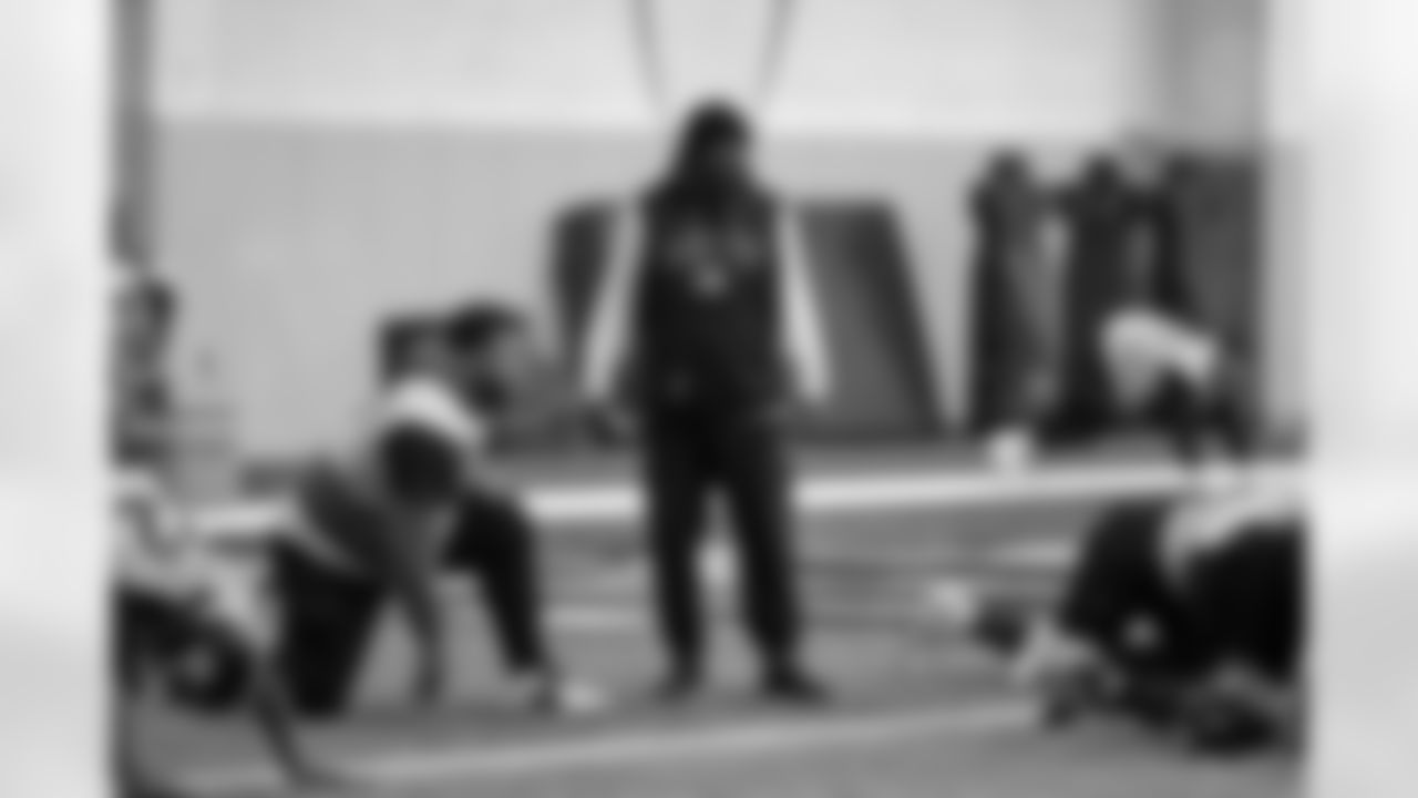 Pittsburgh Steelers head coach Mike Tomlin and Pittsburgh Steelers defensive tackle Cameron Heyward (97) during practice at the UPMC Rooney Sports Complex preparing for a Week 14 matchup against the Baltimore Ravens, Friday, Dec. 5, 2025 in Pittsburgh, PA. (Karl Roser / Pittsburgh Steelers)