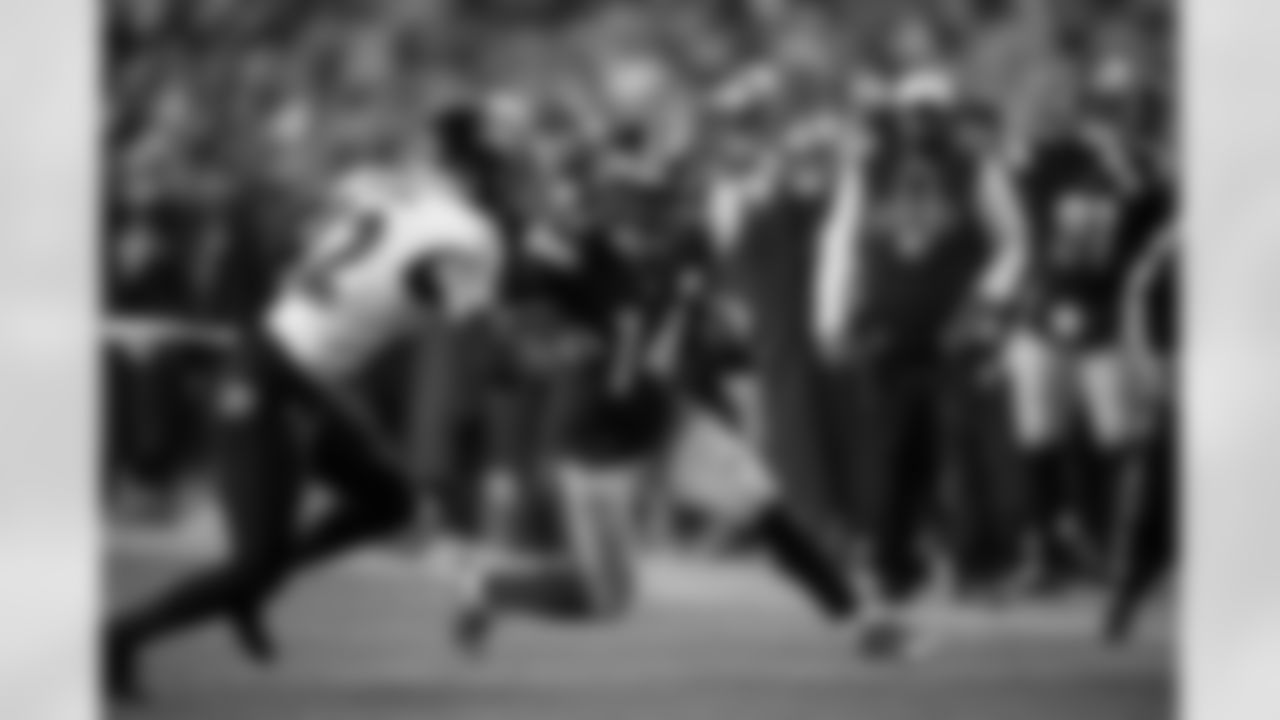 Pittsburgh Steelers running back Kenneth Gainwell (14) during a regular season game between the Pittsburgh Steelers and the Baltimore Ravens, Sunday, Jan. 4, 2026 in Pittsburgh, PA. The Steelers defeated the Ravens 26-24. (Karl Roser / Pittsburgh Steelers)