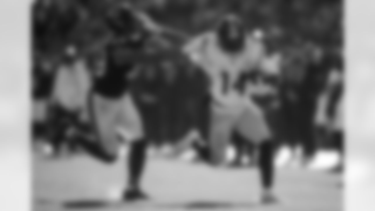 Pittsburgh Steelers running back Kenneth Gainwell (14) stiff arms an opponent during a regular season game against the Chicago Bears, Sunday, Nov. 23, 2025 in Chicago, IL. The Bears beat the Steelers 31-28. (Alysa Rubin / Pittsburgh Steelers)