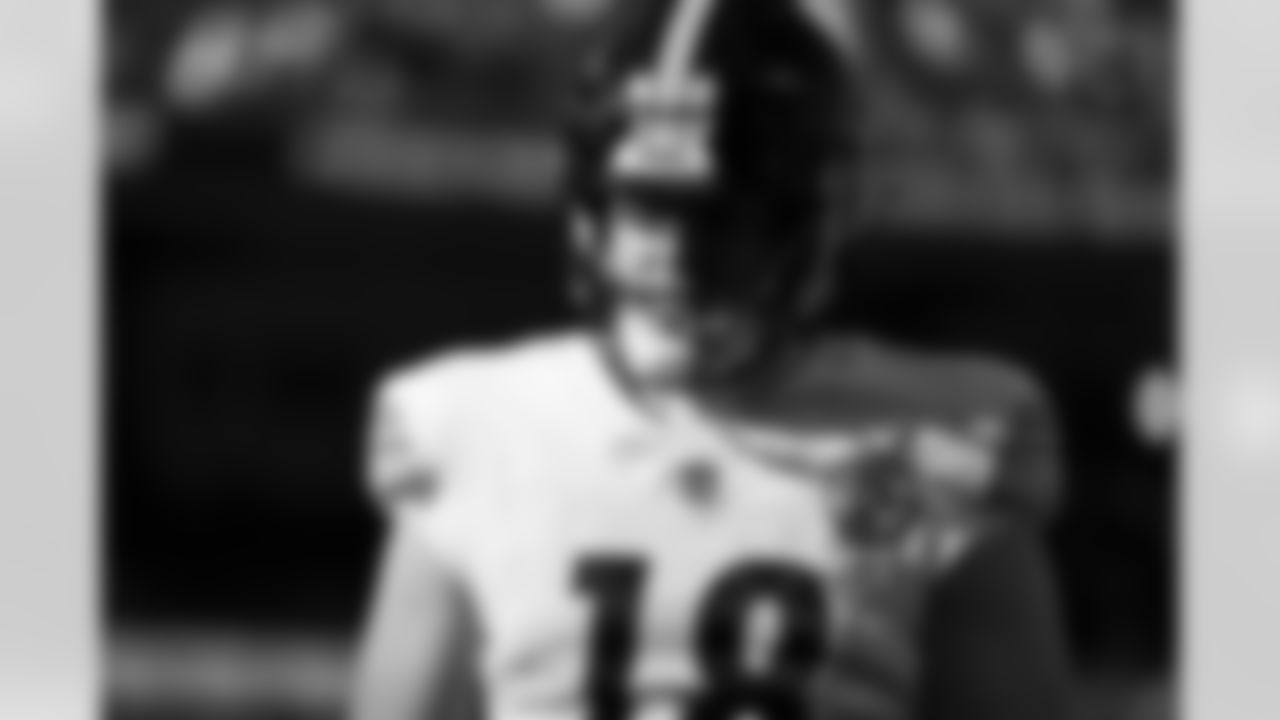 Pittsburgh Steelers quarterback Will Howard (18) during a regular season game between the Pittsburgh Steelers and the Chicago Bears, Sunday, Nov. 23, 2025 in Chicago, IL. (Karl Roser / Pittsburgh Steelers)