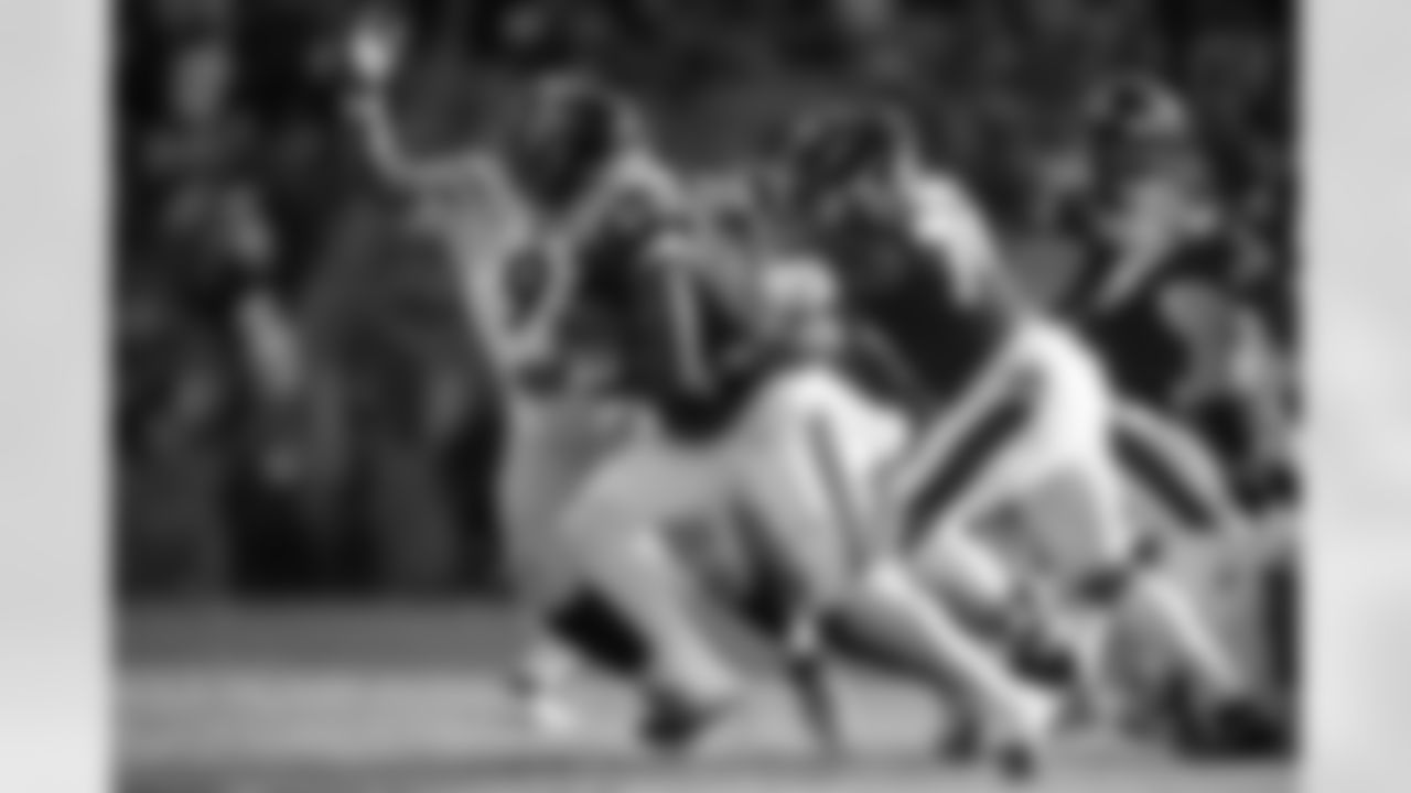 Pittsburgh Steelers cornerback Brandin Echols (26) sacks Baltimore Ravens quarterback Lamar Jackson (8) during a regular season game, Sunday, Dec. 7, 2025 in Baltimore, MD. The Steelers defeated the Ravens 27-22. (Alysa Rubin / Pittsburgh Steelers)