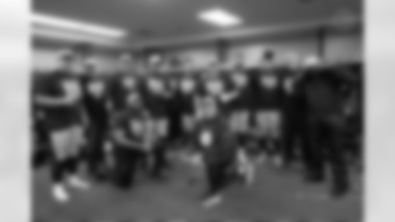 Pittsburgh Steelers guard Andrus Peat (71), Pittsburgh Steelers offensive assistant Mateo Kambui, Pittsburgh Steelers center Ryan McCollum (62), Pittsburgh Steelers assistant offensive line coach Isaac Williams, Pittsburgh Steelers offensive lineman Spencer Anderson (74), Pittsburgh Steelers offensive tackle Troy Fautanu (76), Pittsburgh Steelers guard Mason McCormick (66), Pittsburgh Steelers offensive line coach Pat Meyer, Pittsburgh Steelers center Zach Frazier (54), Pittsburgh Steelers offensive tackle Dylan Cook (60), Pittsburgh Steelers offensive lineman Isaac Seumalo (73), Pittsburgh Steelers offensive lineman Jack Driscoll (68), and Pittsburgh Steelers offensive lineman Calvin Anderson (67) following a regular season game between the Pittsburgh Steelers and the Baltimore Ravens, Sunday, Jan. 4, 2026 in Pittsburgh, PA. The Steelers defeated the Ravens 26-24. (Karl Roser / Pittsburgh Steelers)