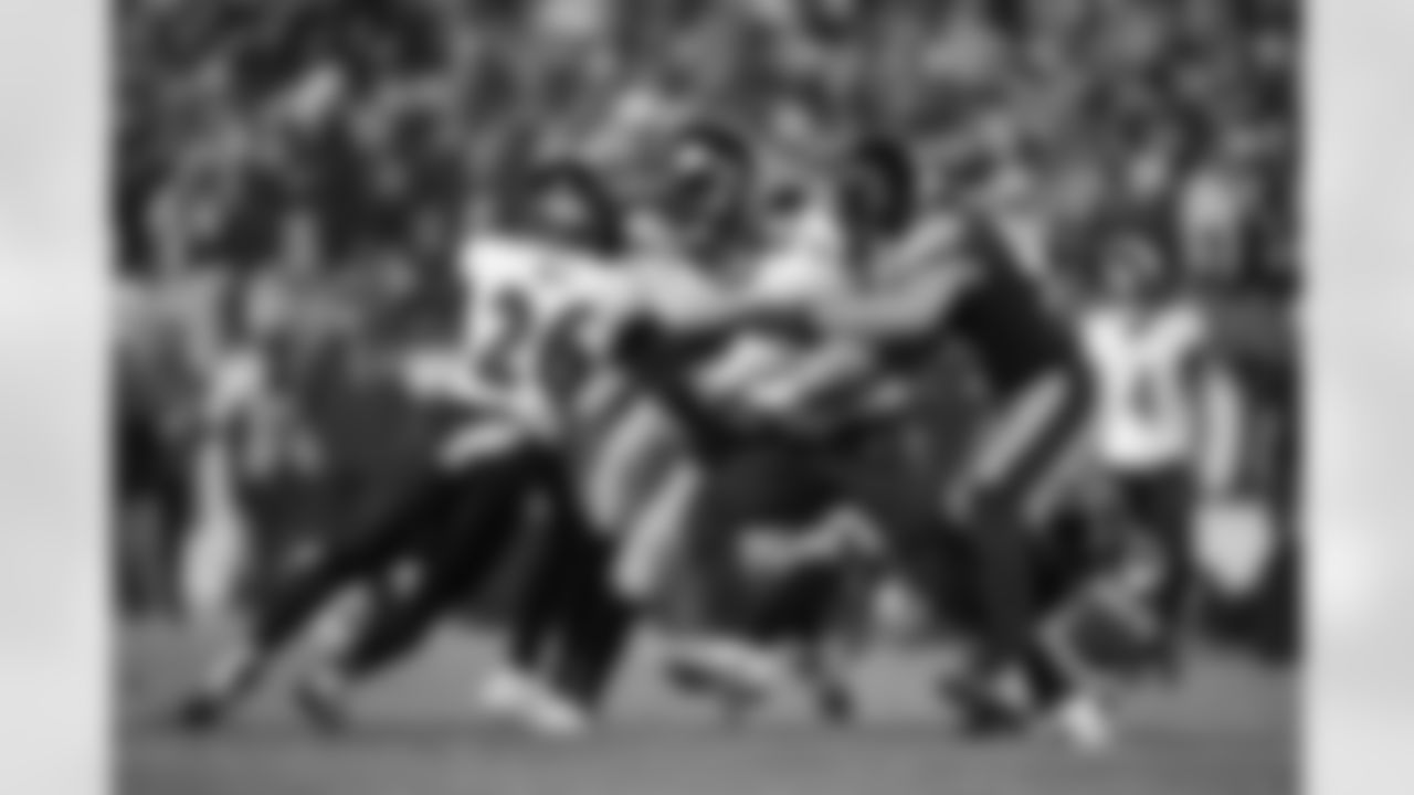 Pittsburgh Steelers linebacker T.J. Watt (90) and Pittsburgh Steelers linebacker Payton Wilson (41) during a regular season game between the Pittsburgh Steelers and the Baltimore Ravens, Sunday, Jan. 4, 2026 in Pittsburgh, PA. The Steelers defeated the Ravens 26-24. (Karl Roser / Pittsburgh Steelers)