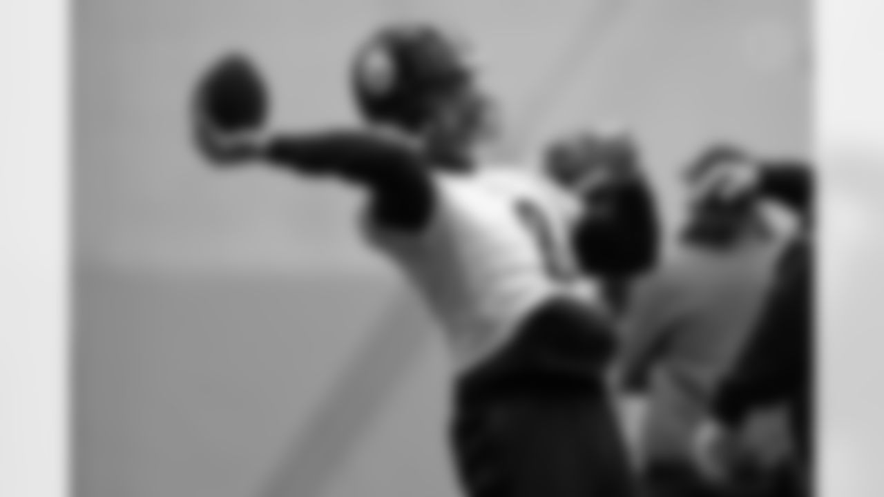 Pittsburgh Steelers quarterback Aaron Rodgers (8) during practice at the UPMC Rooney Sports Complex preparing for a Wild Card matchup against the Houston Texans, Saturday, Jan. 10, 2026 in Pittsburgh, PA. (Alysa Rubin / Pittsburgh Steelers)