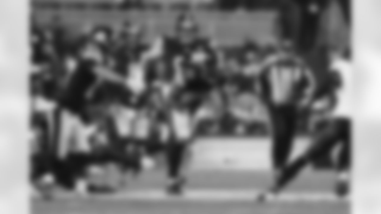 Pittsburgh Steelers running back Jaylen Warren (30) during a regular season game between the Pittsburgh Steelers and the Baltimore Ravens, Sunday, Jan. 4, 2026 in Pittsburgh, PA.  (Jared Wickerham / Pittsburgh Steelers)