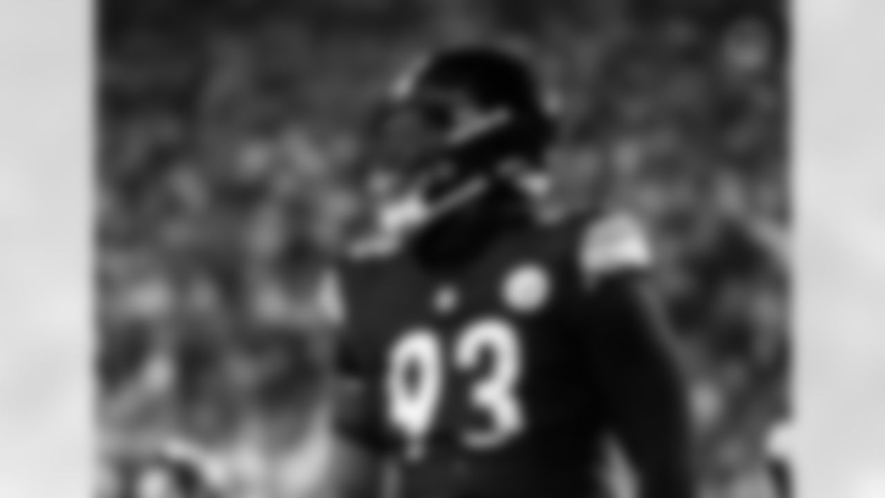 Pittsburgh Steelers defensive tackle Esezi Otomewo (93) during a regular season game between the Pittsburgh Steelers and the Baltimore Ravens, Sunday, Jan. 4, 2026 in Pittsburgh, PA. The Steelers defeated the Ravens 26-24. (Taylor Ollason / Pittsburgh Steelers)