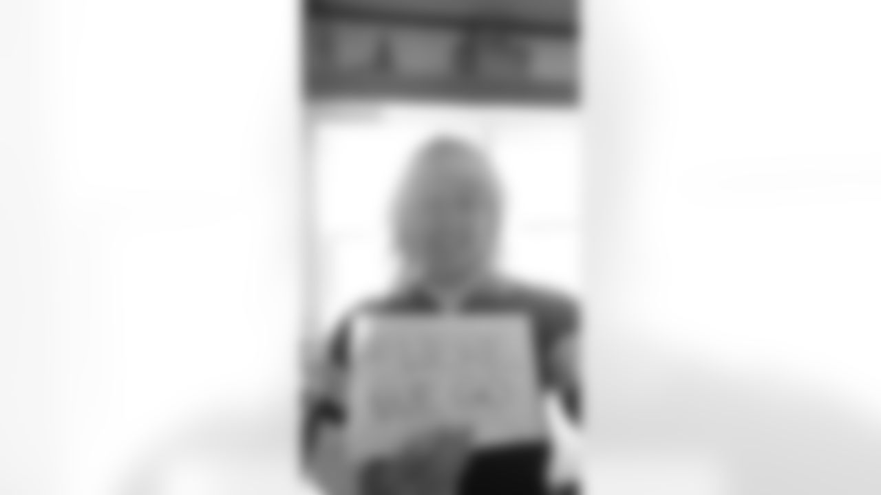 SNUTraditions_HereWeGoSigns_Jan122024223PM_Kuhn_Kathy_97494590_IMG_8284.jpeg_97494590_IMG_8284