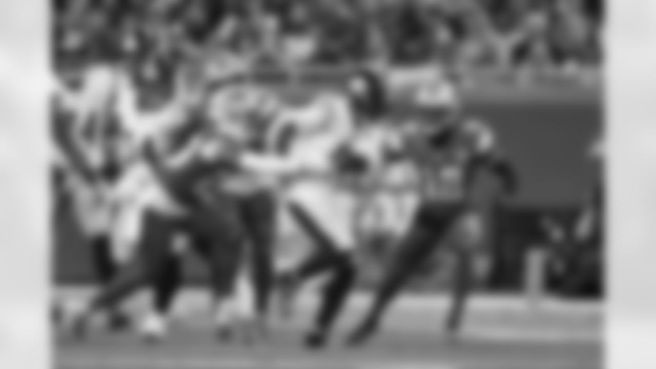 Pittsburgh Steelers running back Kenneth Gainwell (14) during a regular season game between the Pittsburgh Steelers and the Detroit Lions, Sunday, Dec. 21, 2025 in Detroit, MI. (Alysa Rubin / Pittsburgh Steelers)