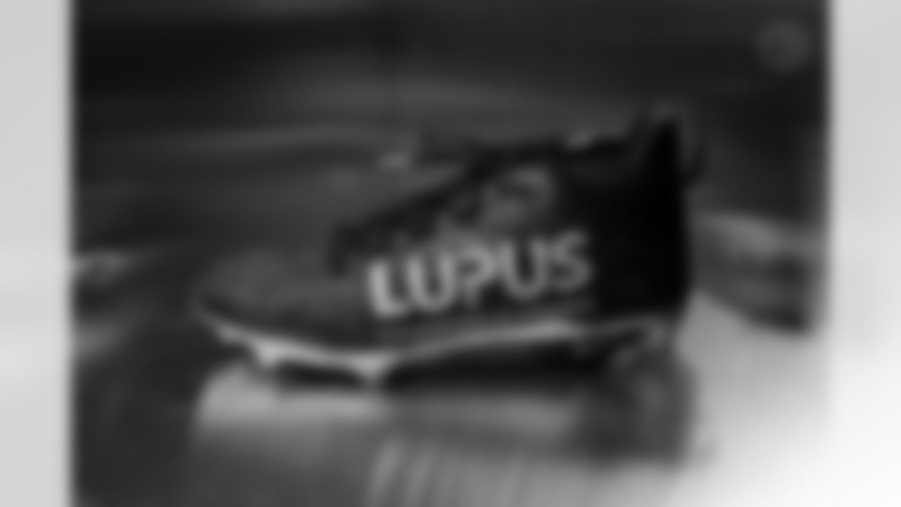 Pittsburgh Steelers defensive lineman Kyler Baugh (65) will showcase his custom cleats supporting the Lupus Foundation of America during Week 13. (Alysa Rubin / Pittsburgh Steelers)