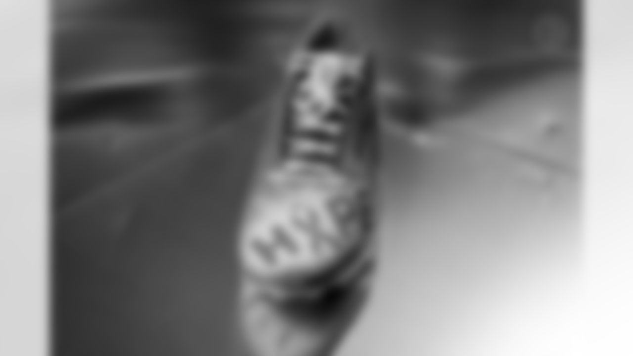 Pittsburgh Steelers offensive tackle Troy Fautanu (76) will showcase his custom cleats supporting breast cancer awareness during Week 13. (Alysa Rubin / Pittsburgh Steelers)