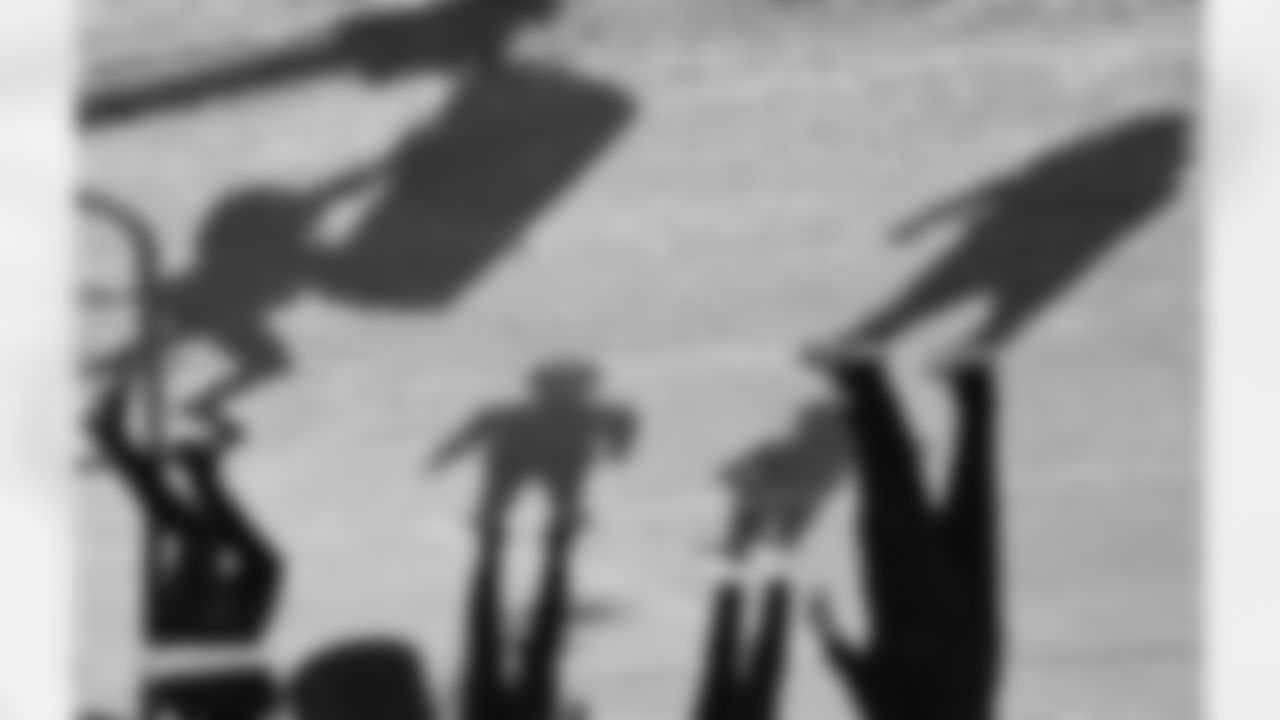 Pittsburgh Steelers running back Trey Sermon (37) during practice at the UPMC Rooney Sports Complex preparing for a Week 10 matchup against the Los Angeles Chargers, Thursday, Nov. 6, 2025 in Pittsburgh, PA. (Alysa Rubin / Pittsburgh Steelers)