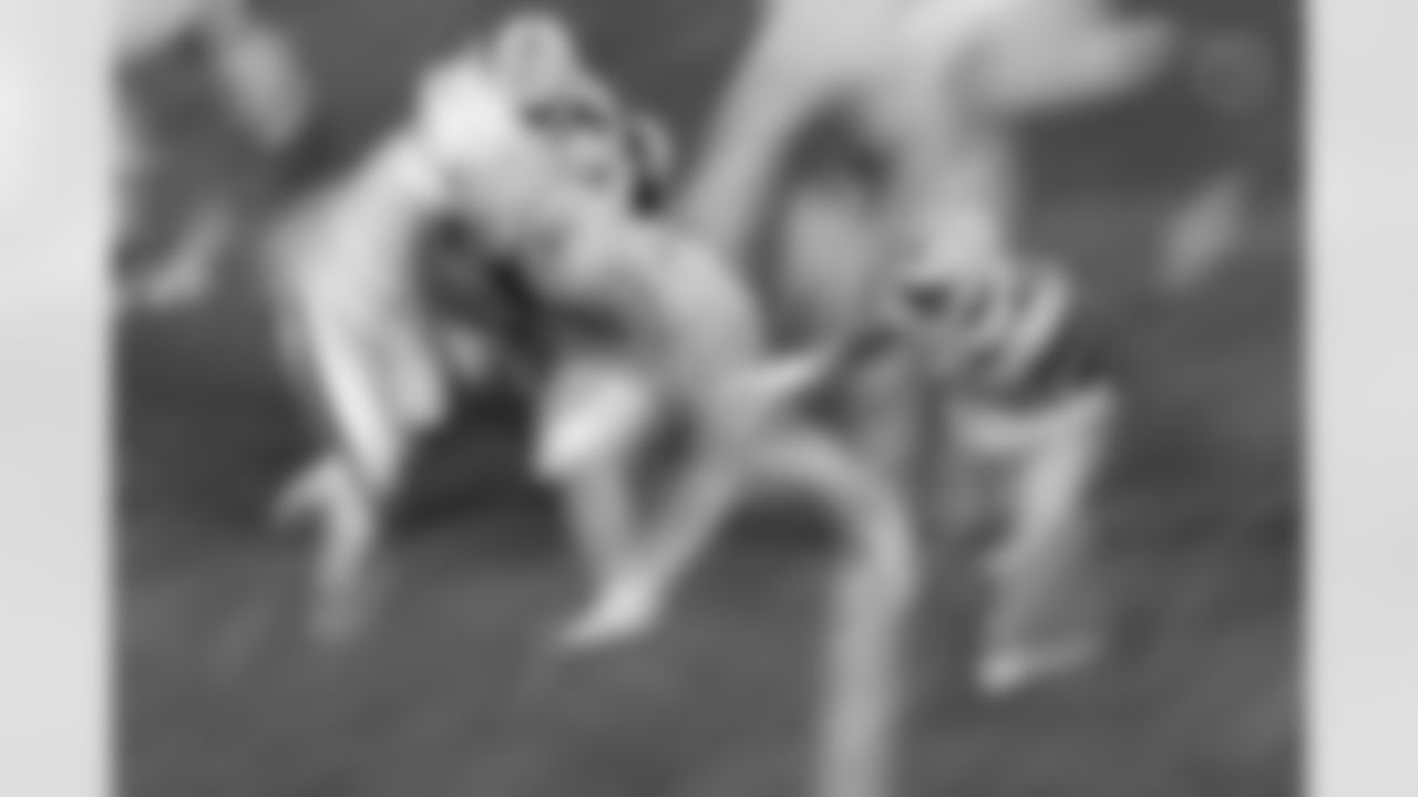 Pittsburgh Steelers running back Kenneth Gainwell (14) during a regular season game between the Pittsburgh Steelers and the Green Bay Packers, Sunday, Oct. 26, 2025 in Pittsburgh, PA. The Packers beat the Steelers 35-25. (Arron Anastasia / Pittsburgh Steelers)