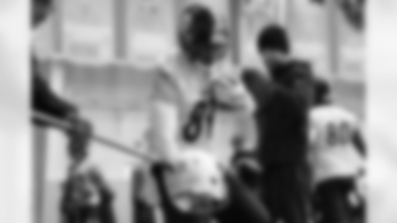 Pittsburgh Steelers tight end Jonnu Smith (81) during practice at the UPMC Rooney Sports Complex preparing for a Week 14 matchup against the Baltimore Ravens, Thursday, Dec. 4, 2025 in Pittsburgh, PA. (Alysa Rubin / Pittsburgh Steelers)