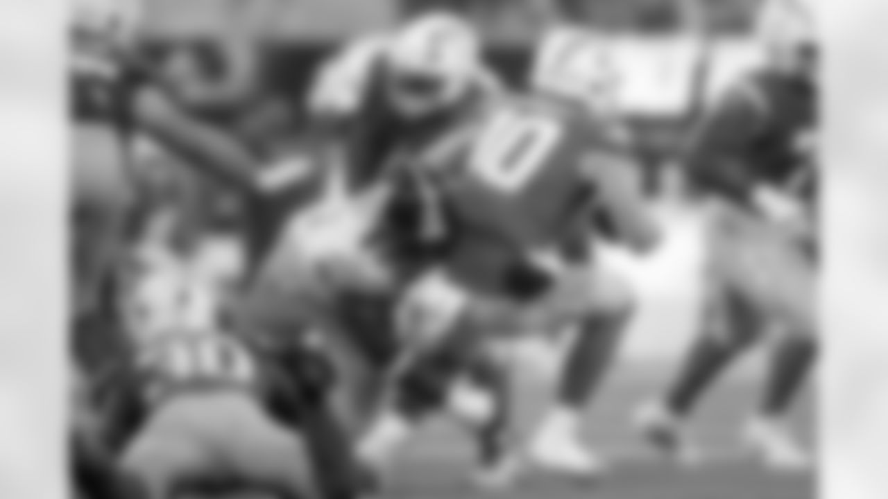 Pittsburgh Steelers defensive tackle Keeanu Benton (95) sacks Los Angeles Chargers quarterback Justin Herbert (10) during a regular season game, Sunday, Nov. 9, 2025 in Inglewood, CA. The Chargers beat the Steelers 25-10. (Alysa Rubin / Pittsburgh Steelers)