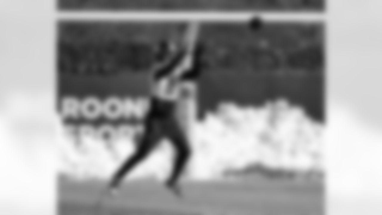 Pittsburgh Steelers wide receiver Adam Thielen (16) during practice at the UPMC Rooney Sports Complex preparing for a Week 16 matchup against the Detroit Lions, Thursday, Dec. 18, 2025 in Pittsburgh, PA. (Karl Roser / Pittsburgh Steelers)