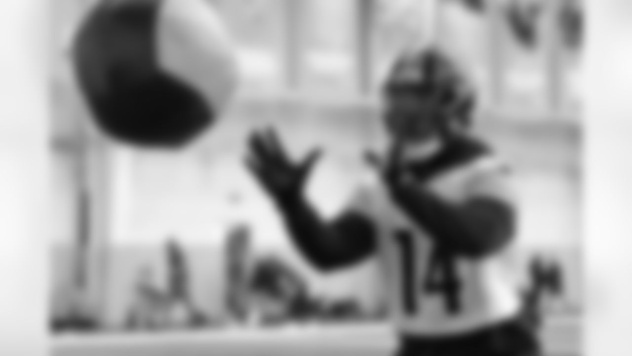 Pittsburgh Steelers running back Kenneth Gainwell (14) during practice at the UPMC Rooney Sports Complex preparing for a Week 15 matchup against the Miami Dolphins, Friday, Dec. 12, 2025 in Pittsburgh, PA. (Karl Roser / Pittsburgh Steelers)