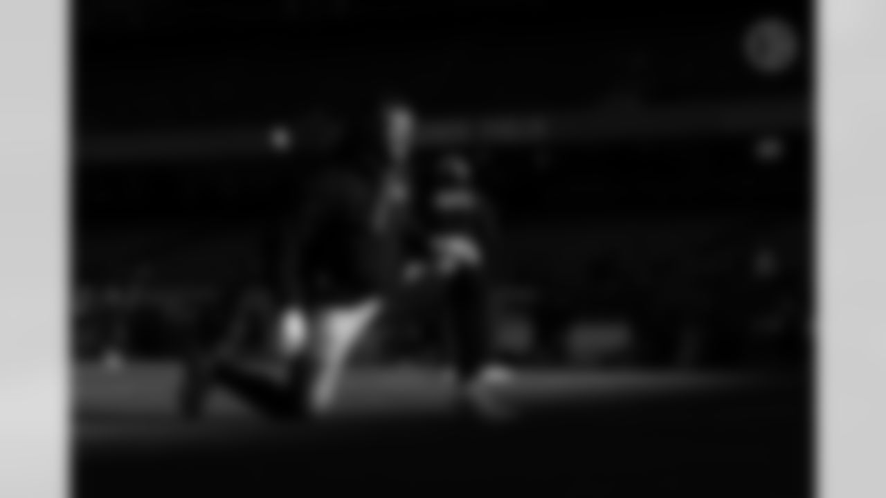 Pittsburgh Steelers linebacker T.J. Watt (90) during a regular season game between the Pittsburgh Steelers and the Chicago Bears, Sunday, Nov. 23, 2025 in Chicago, IL. (Alysa Rubin / Pittsburgh Steelers)