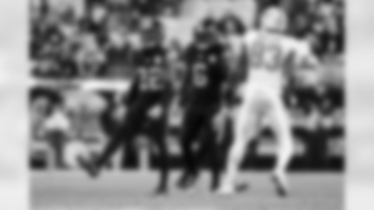 Pittsburgh Steelers cornerback Asante Samuel Jr. (22) and linebacker Patrick Queen (6) during a regular season game between the Pittsburgh Steelers and the Miami Dolphins, Monday, Dec. 15, 2025 in Pittsburgh, PA. (Karl Roser / Pittsburgh Steelers)